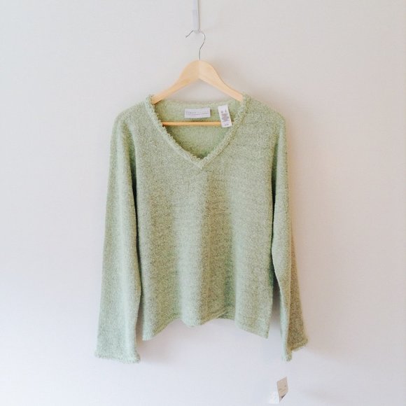 Liz Claiborne Sweaters - 🎉HOST PICK🎉 *NWT* Liz Claiborne First Issue Fuzzy Green V-Neck Sweater